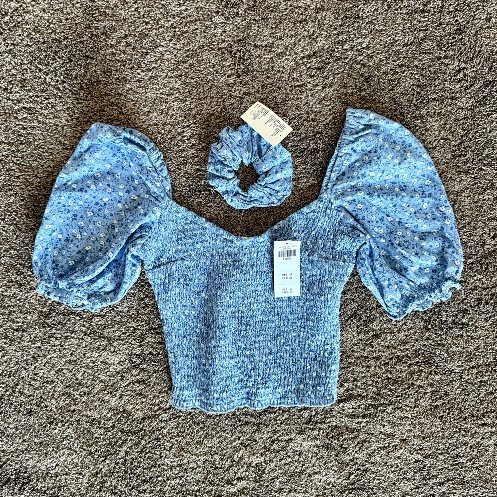 Abercrombie & Fitch Blue White Floral Smocked Crop Blouse with Scrunchie Linen